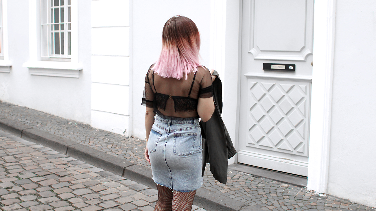 T-shirt tulle broderies et jupe en jean