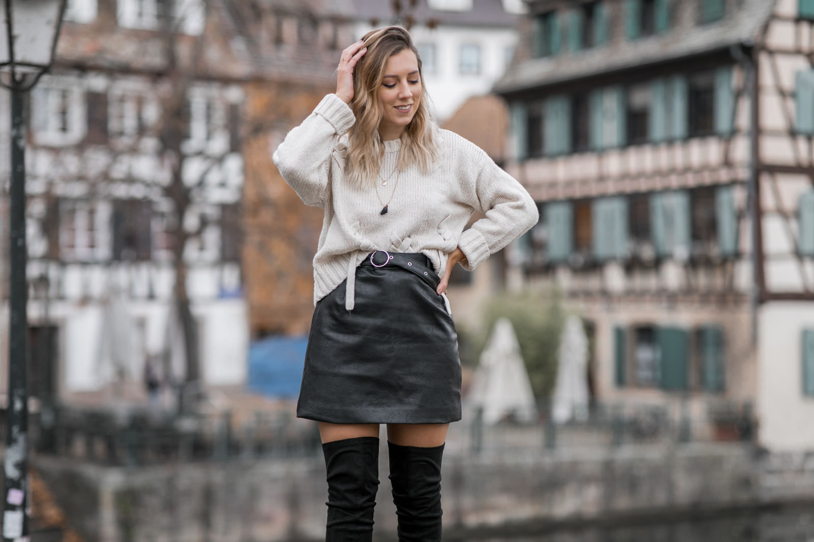 Jupe simili cuir et pull maille