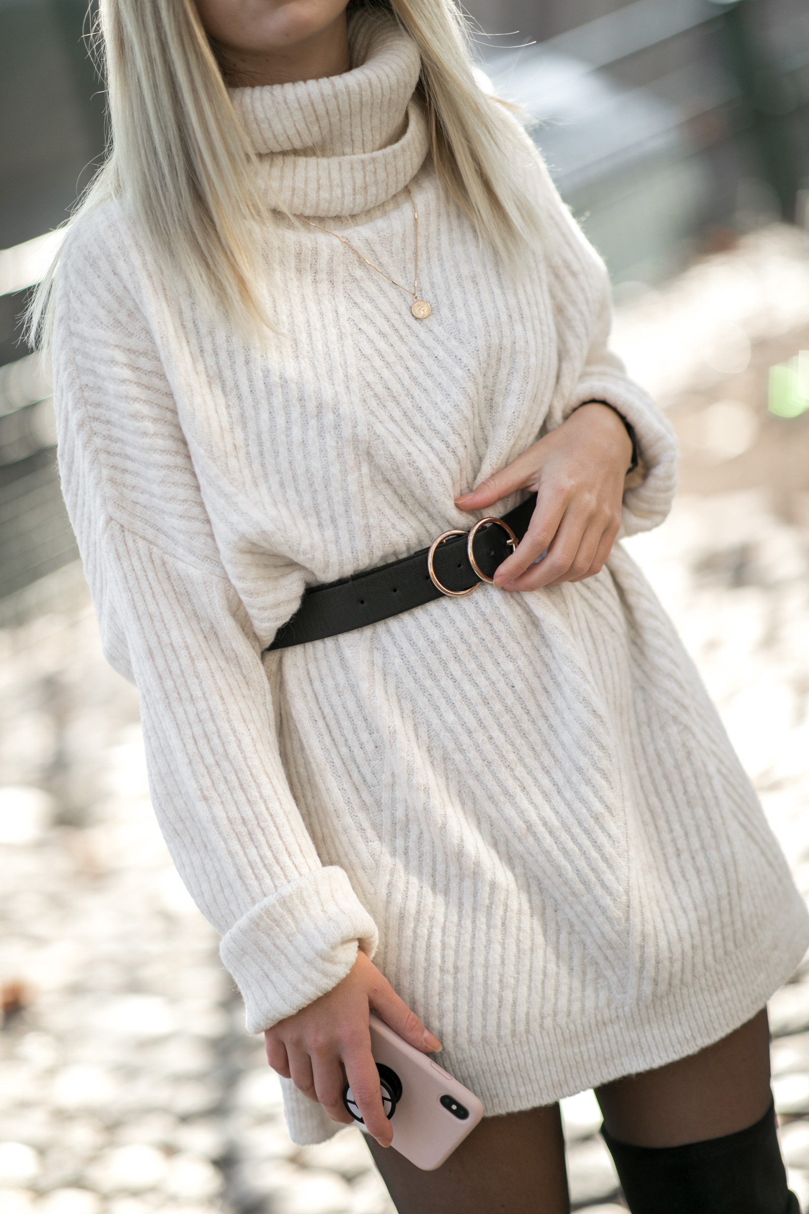 tenue blanche manteau moumoute robe pull