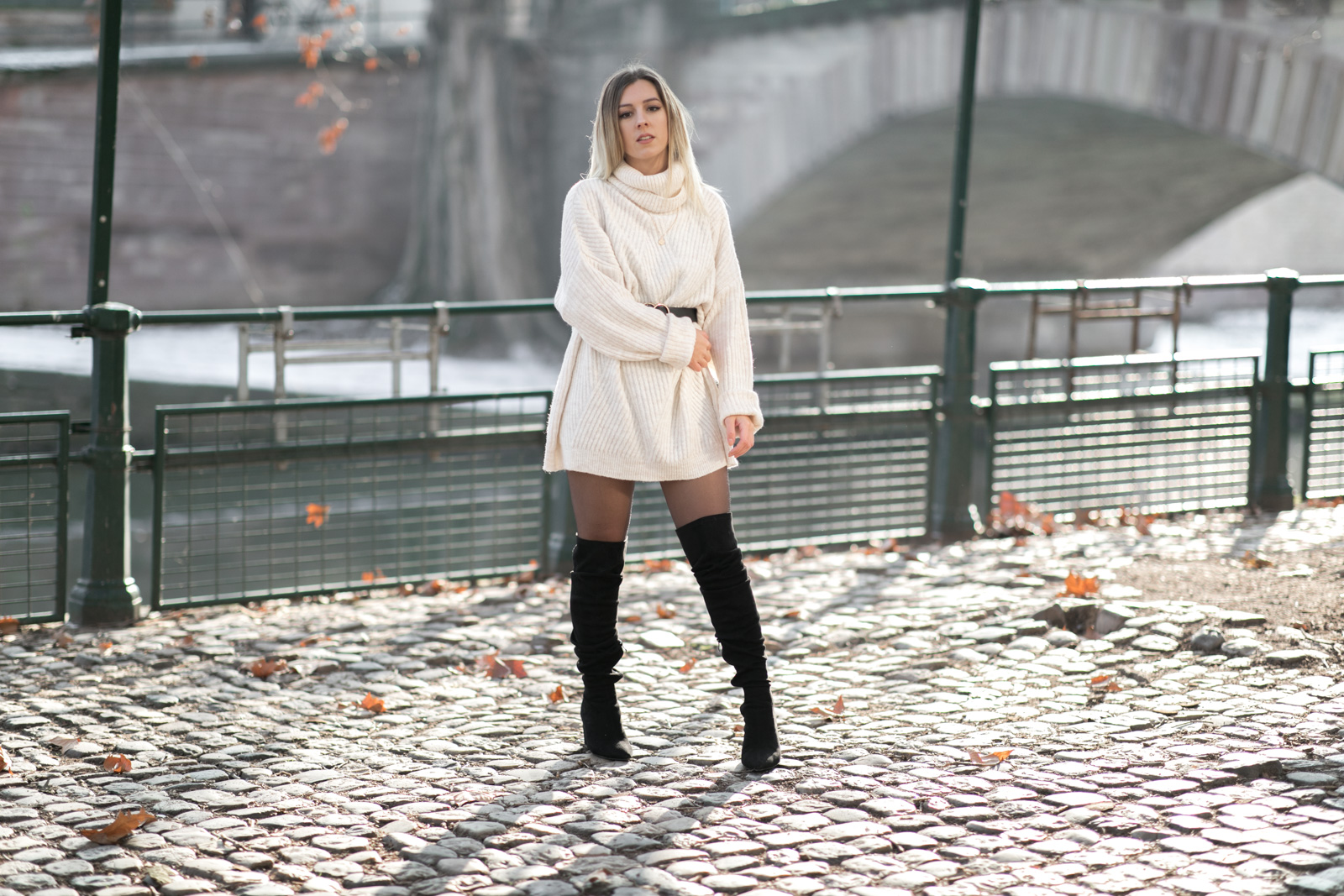 tenue blanche manteau moumoute robe pull