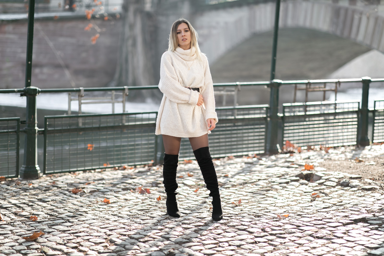 tenue blanche manteau moumoute robe pull